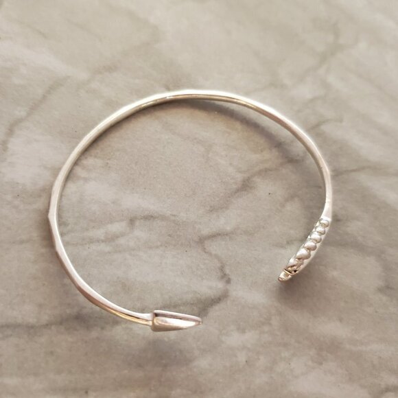 🏹 Stella and Dot Dainty Minimalist Gilded Arrow Cuff Bangle Bracelet 🏹 - Picture 4 of 6